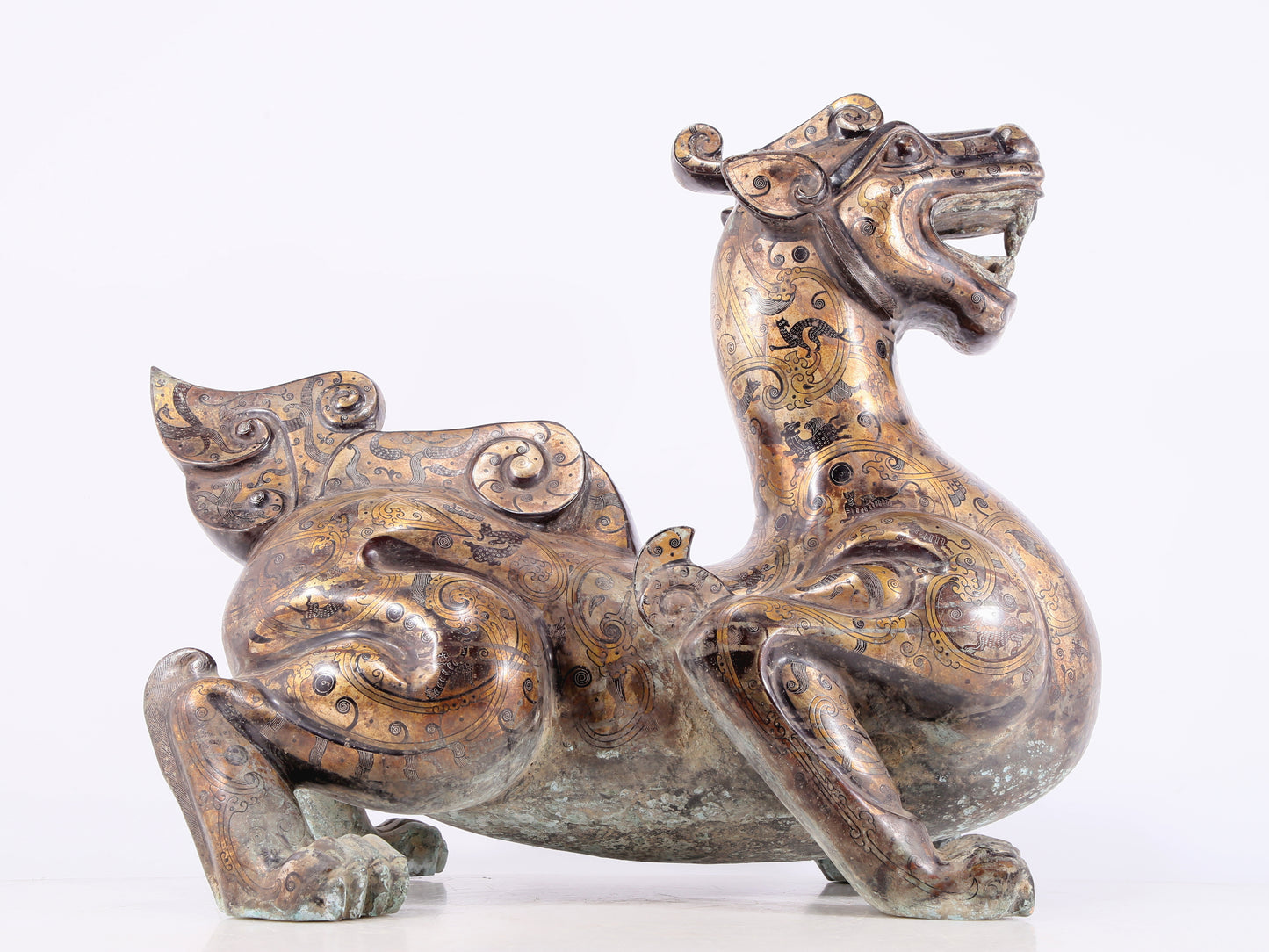 An exquisite bronze inlaid gold and silver auspicious animal ornament