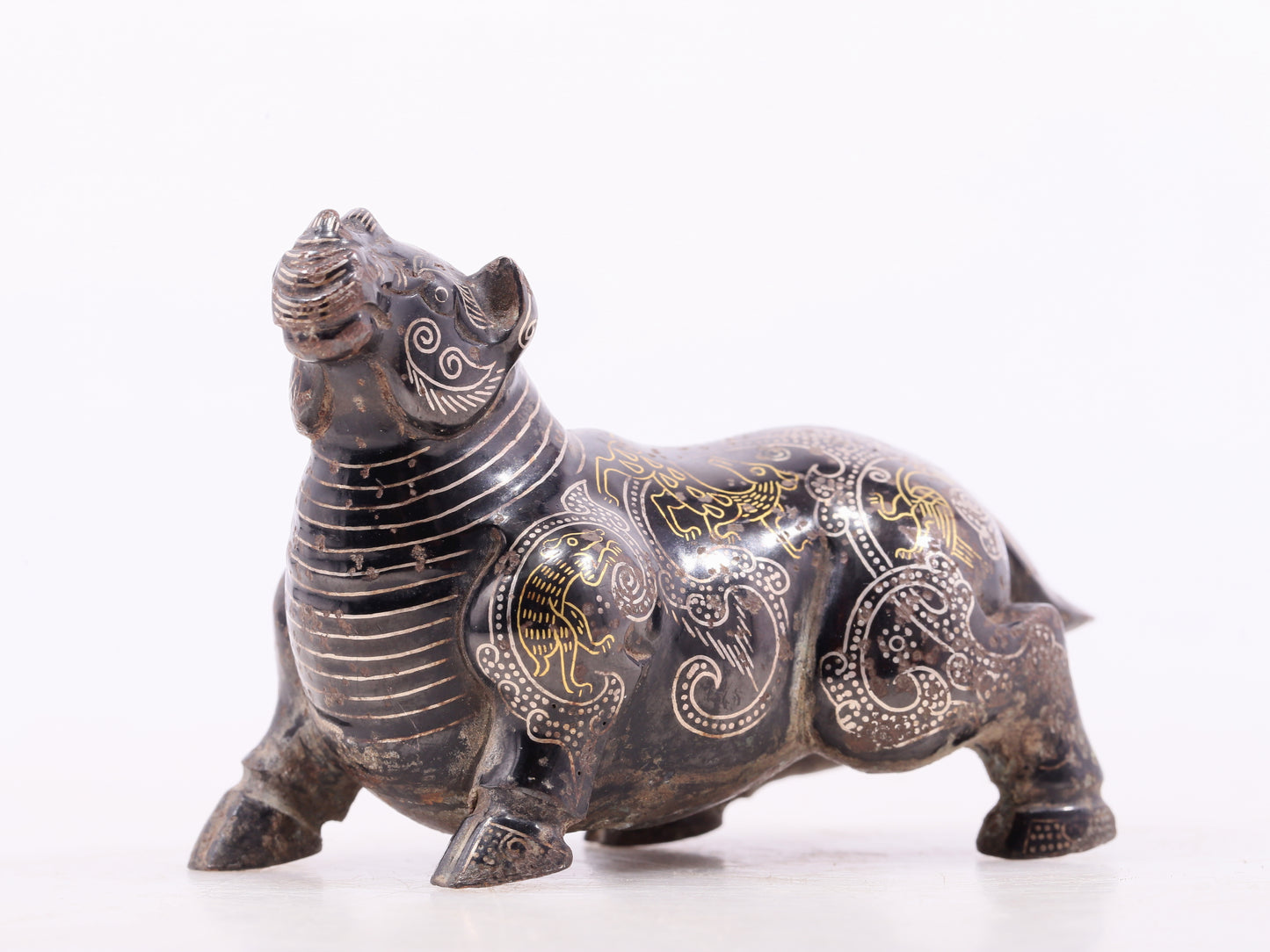 An exquisite bronze inlaid gold and silver auspicious animal ornament