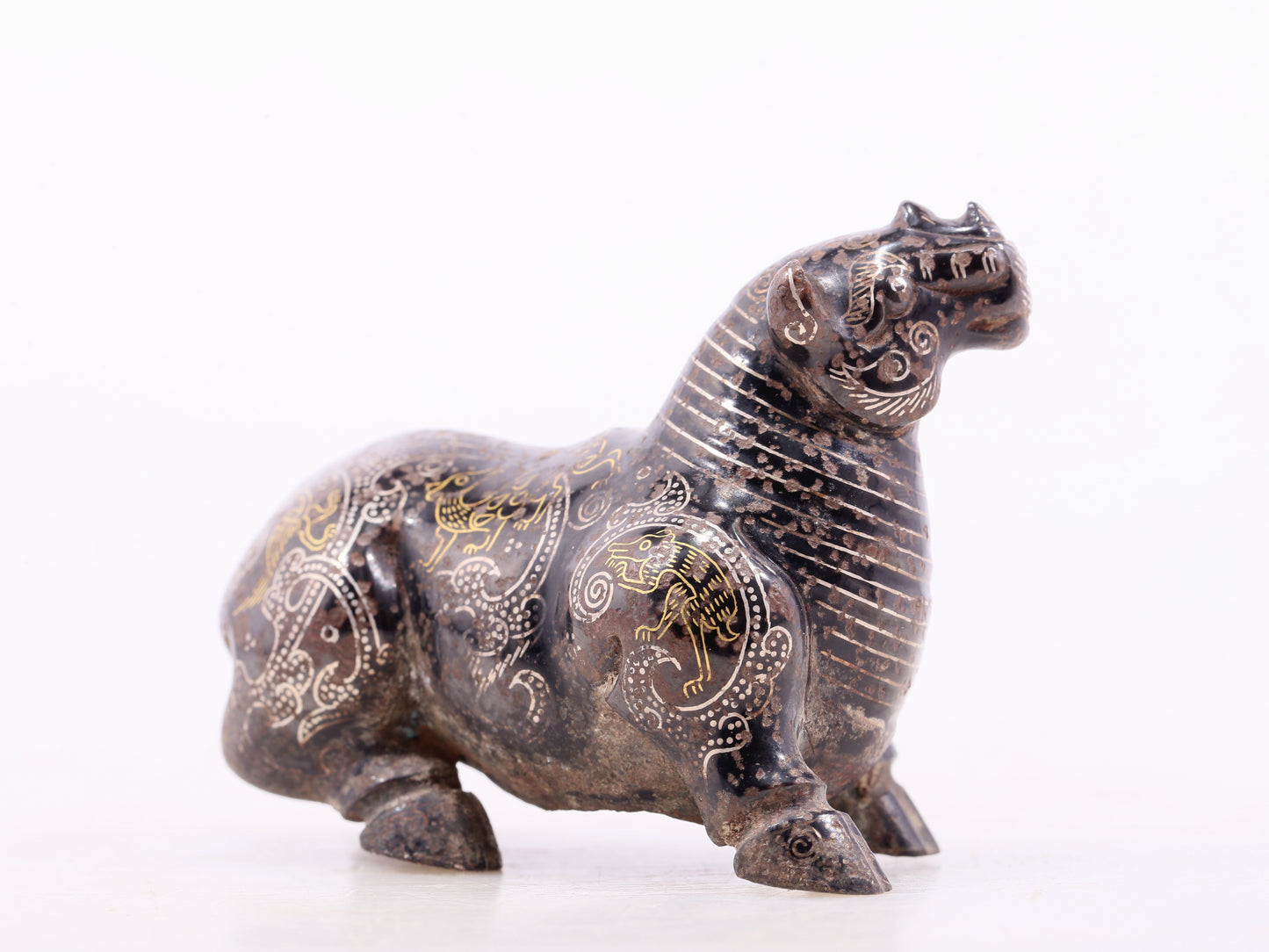 An exquisite bronze inlaid gold and silver auspicious animal ornament