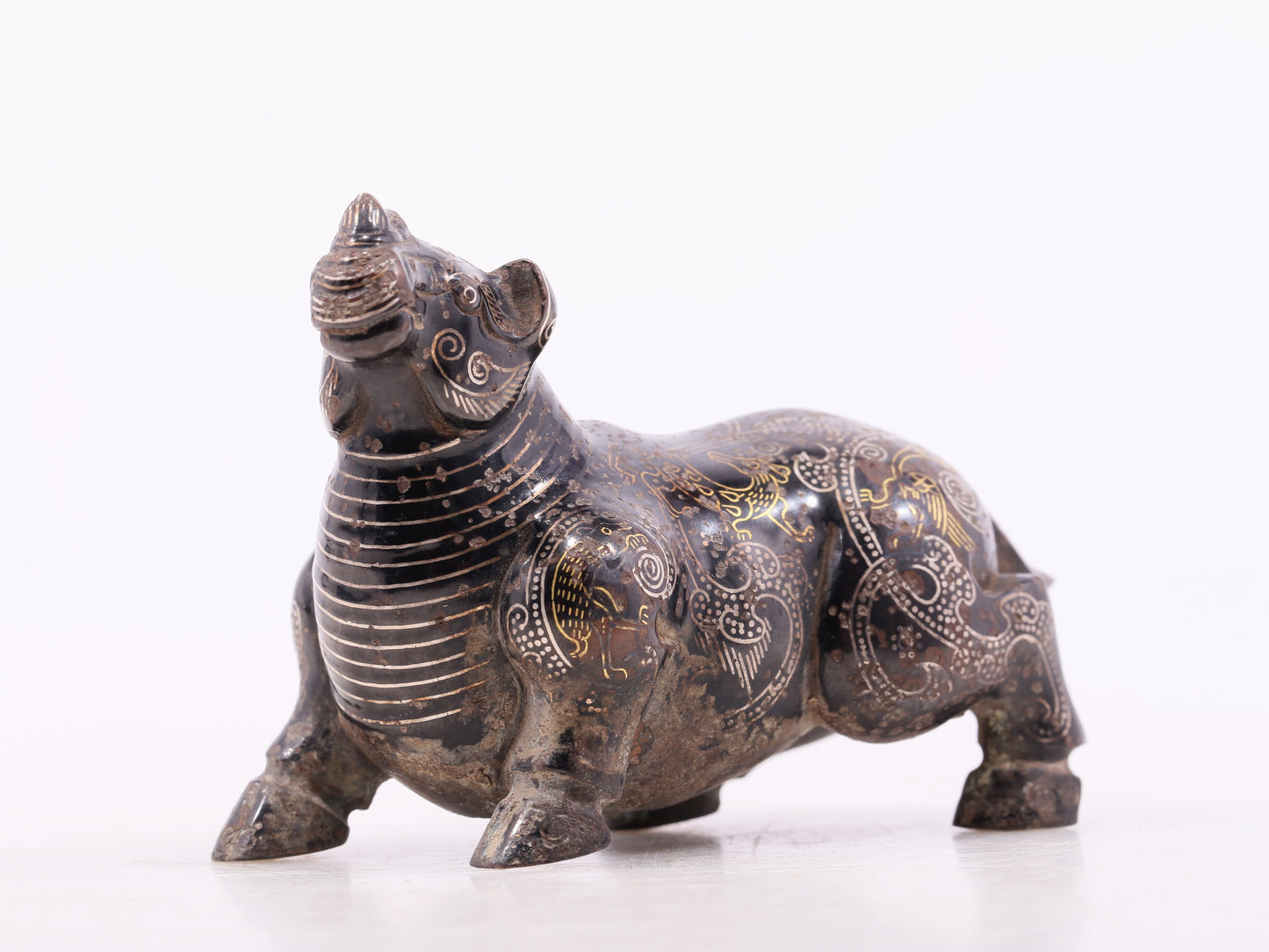 An exquisite bronze inlaid gold and silver auspicious animal ornament