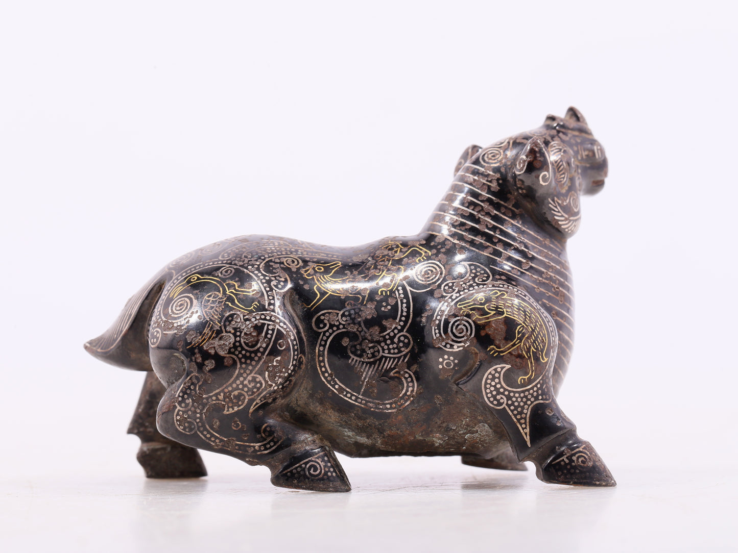 An exquisite bronze inlaid gold and silver auspicious animal ornament