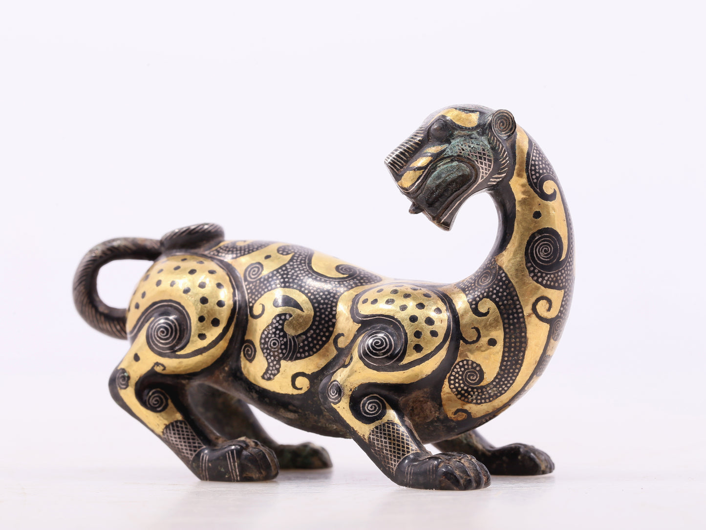 An exquisite bronze inlaid gold and silver leopard ornament