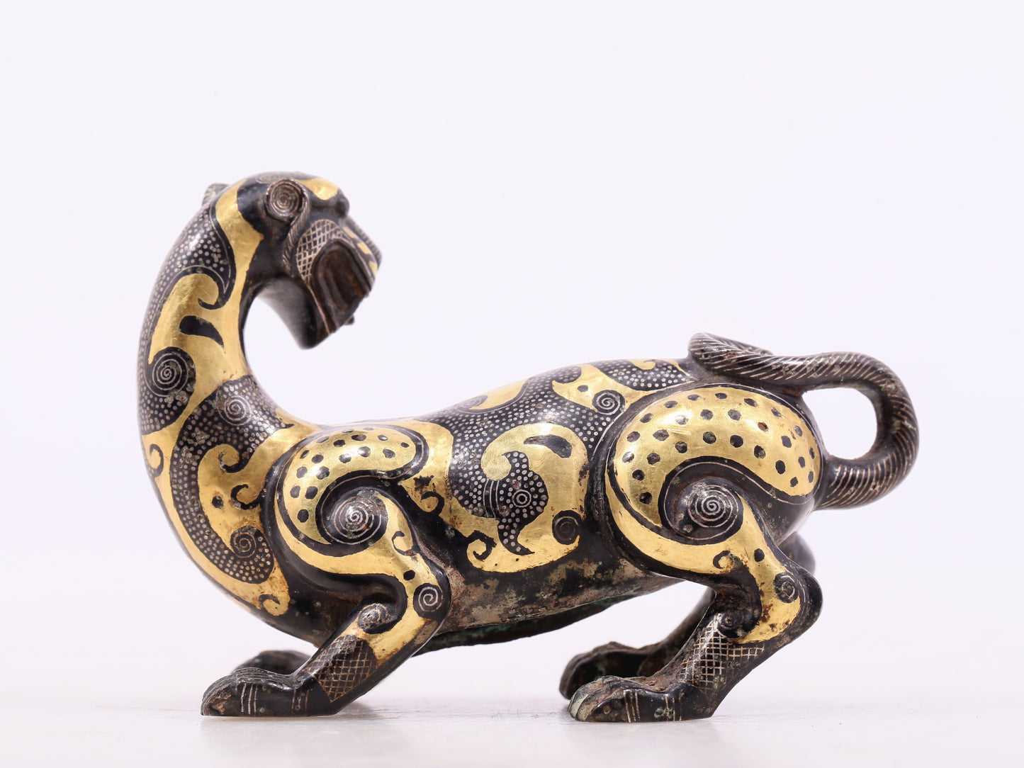 An exquisite bronze inlaid gold and silver leopard ornament