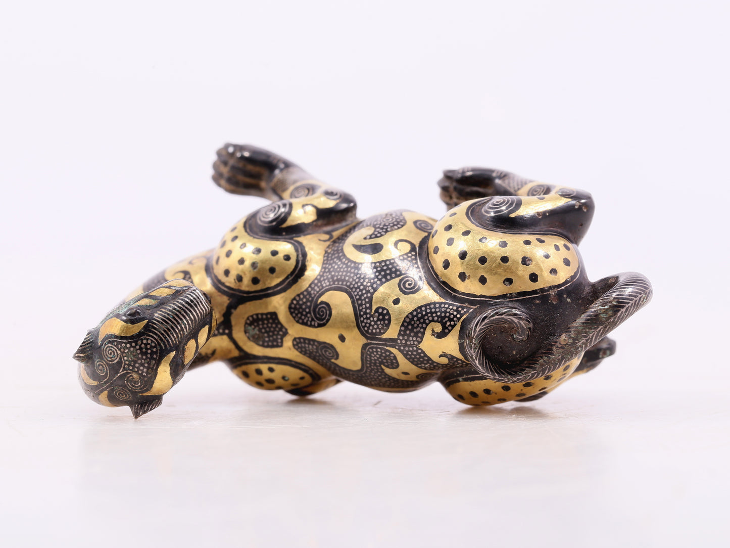 An exquisite bronze inlaid gold and silver leopard ornament