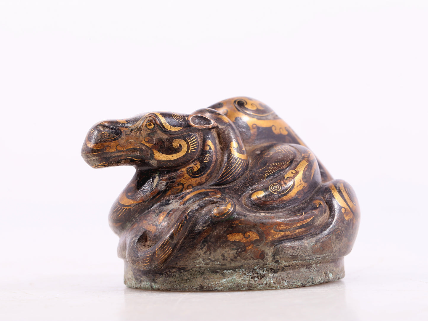 An exquisite bronze-inlaid auspicious animal ornament