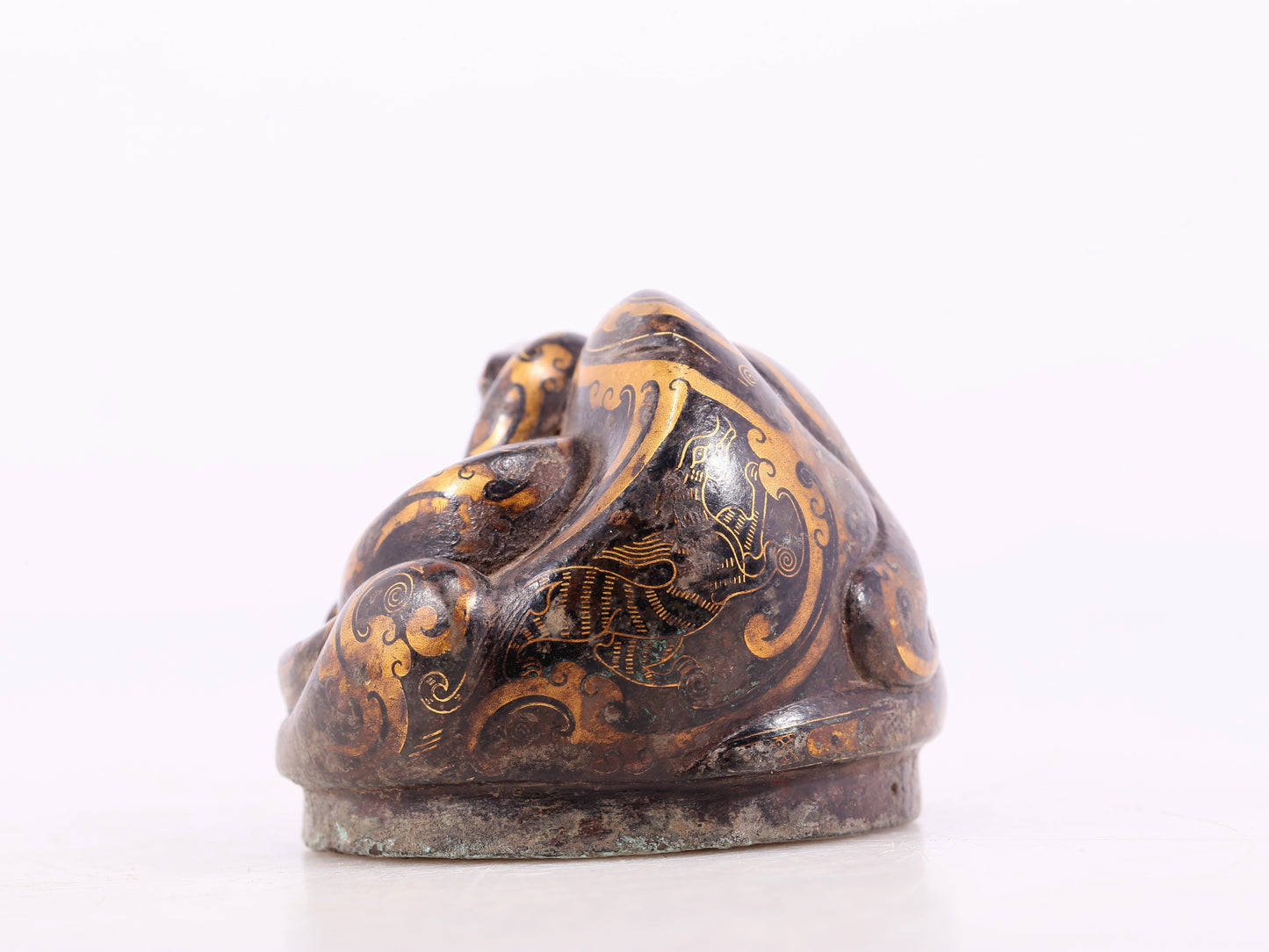 An exquisite bronze-inlaid auspicious animal ornament