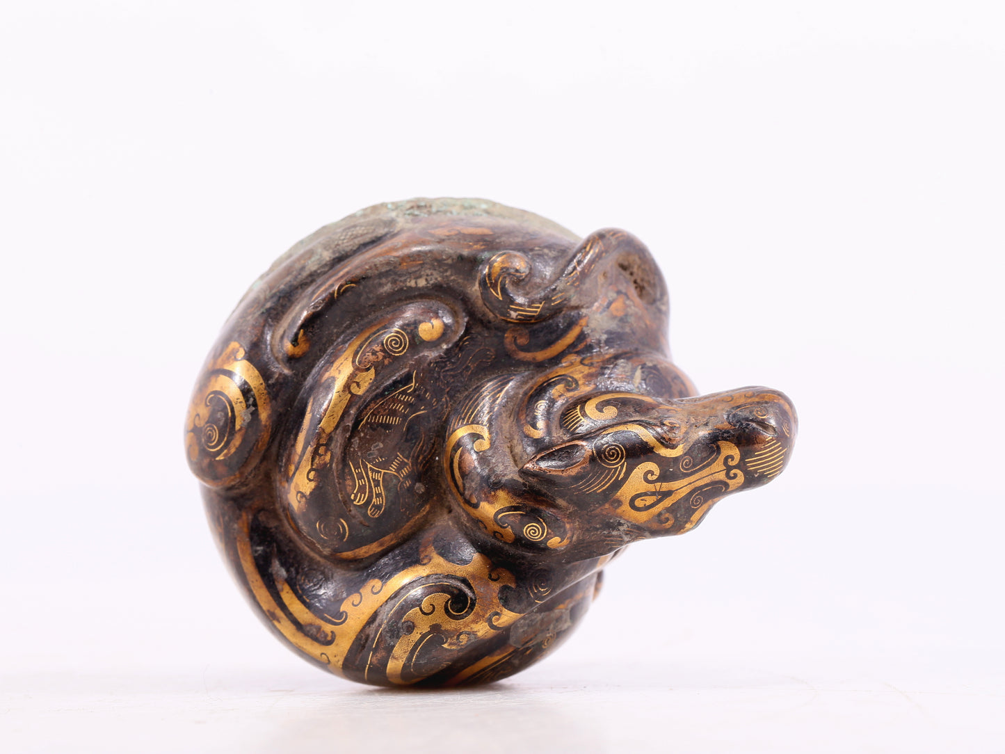 An exquisite bronze-inlaid auspicious animal ornament