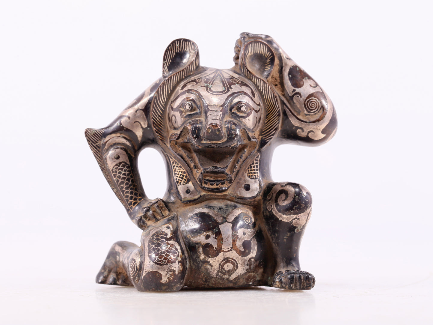 An Archaic Bronze Silver-Inlaid Bear