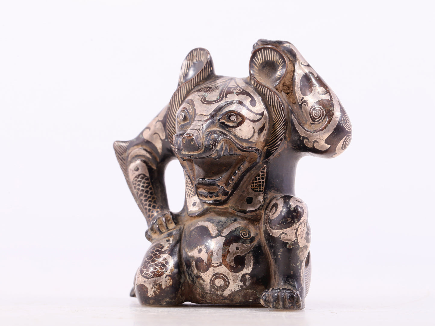 An Archaic Bronze Silver-Inlaid Bear