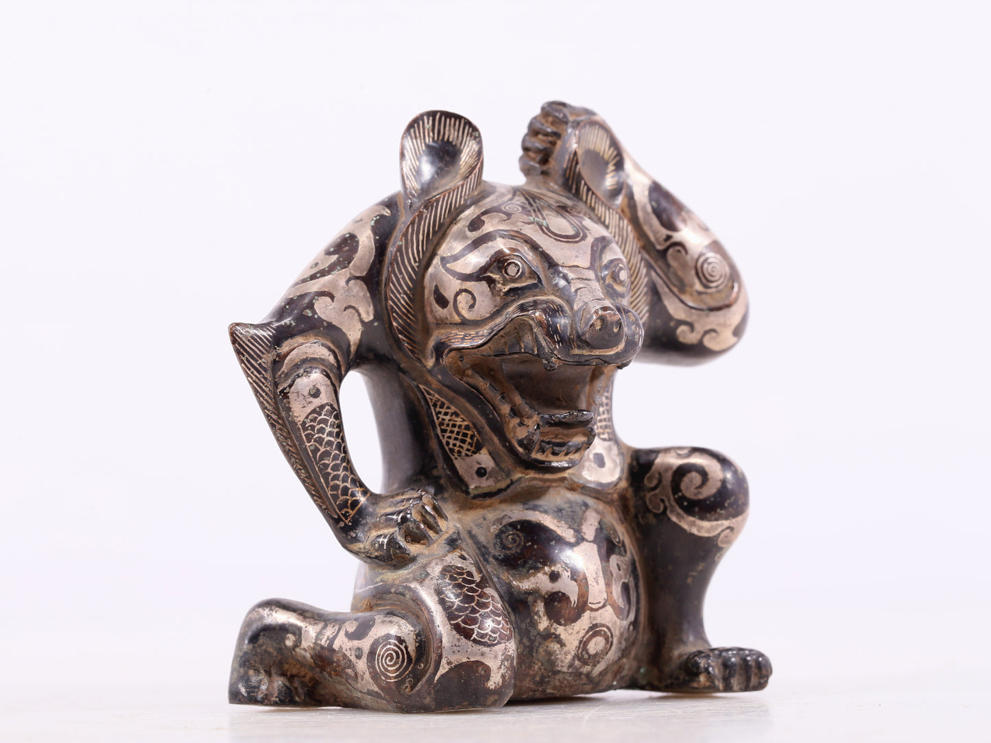 An Archaic Bronze Silver-Inlaid Bear