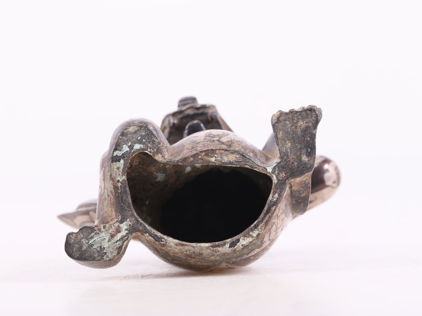 An Archaic Bronze Silver-Inlaid Bear