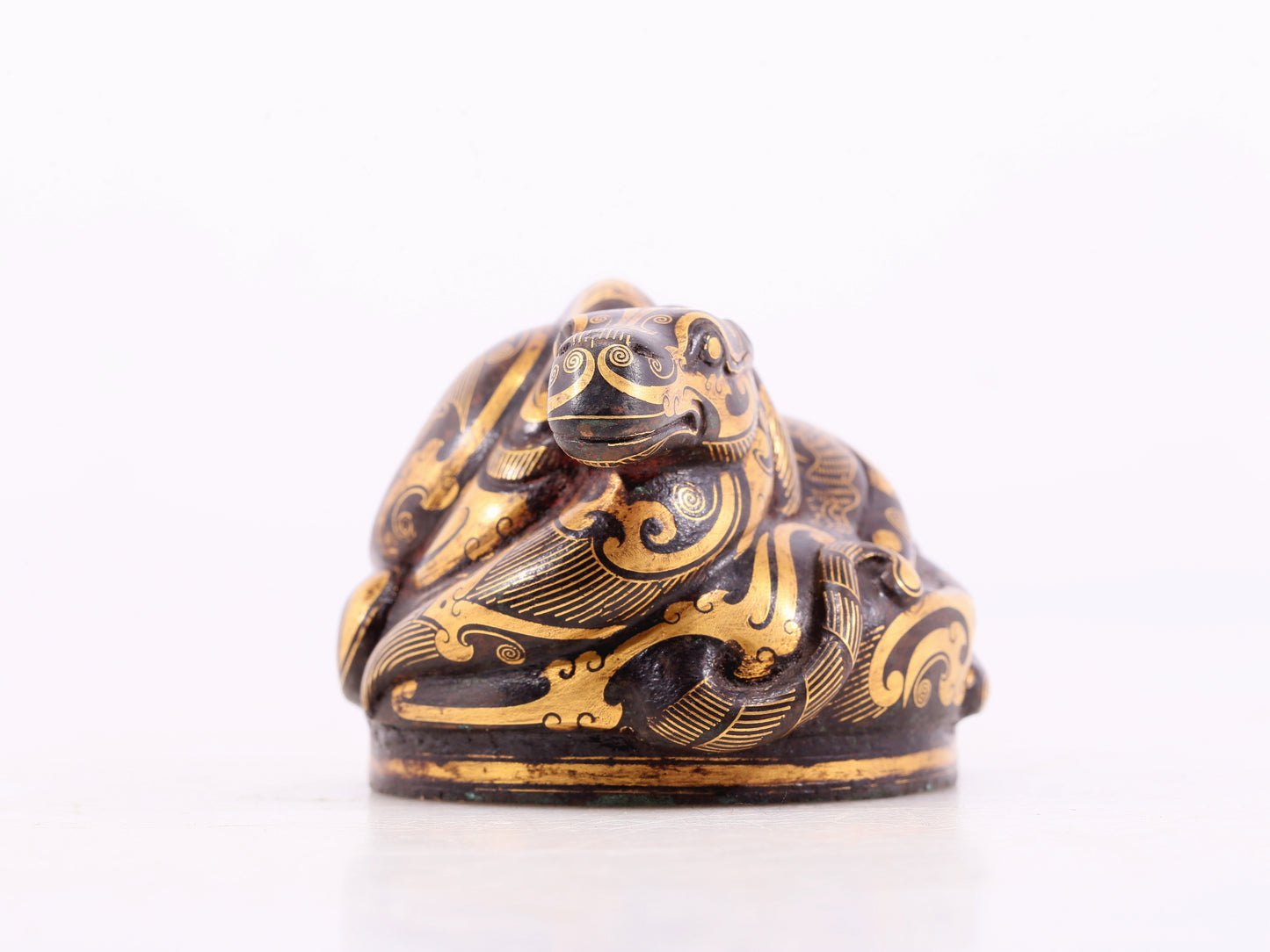 An exquisite bronze-inlaid auspicious animal ornament