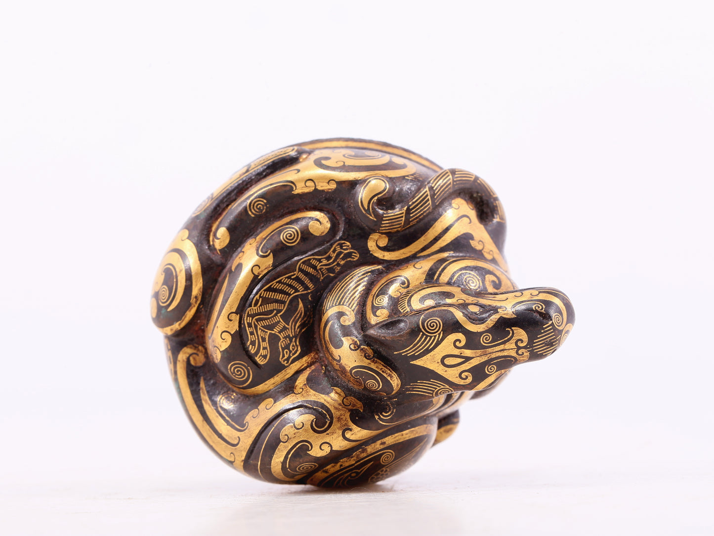 An exquisite bronze-inlaid auspicious animal ornament