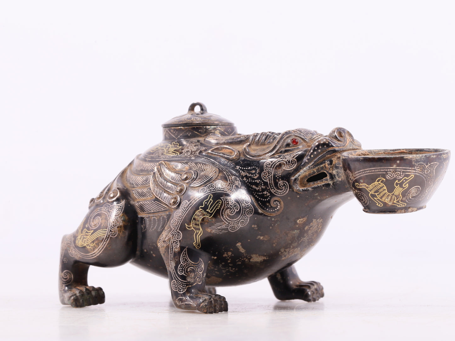 An exquisite bronze-embedded gold and silver auspicious animal-shaped jar