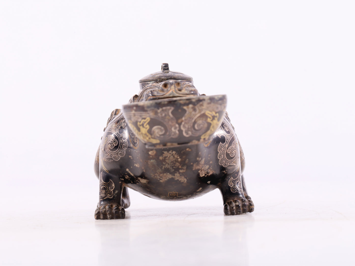 An exquisite bronze-embedded gold and silver auspicious animal-shaped jar