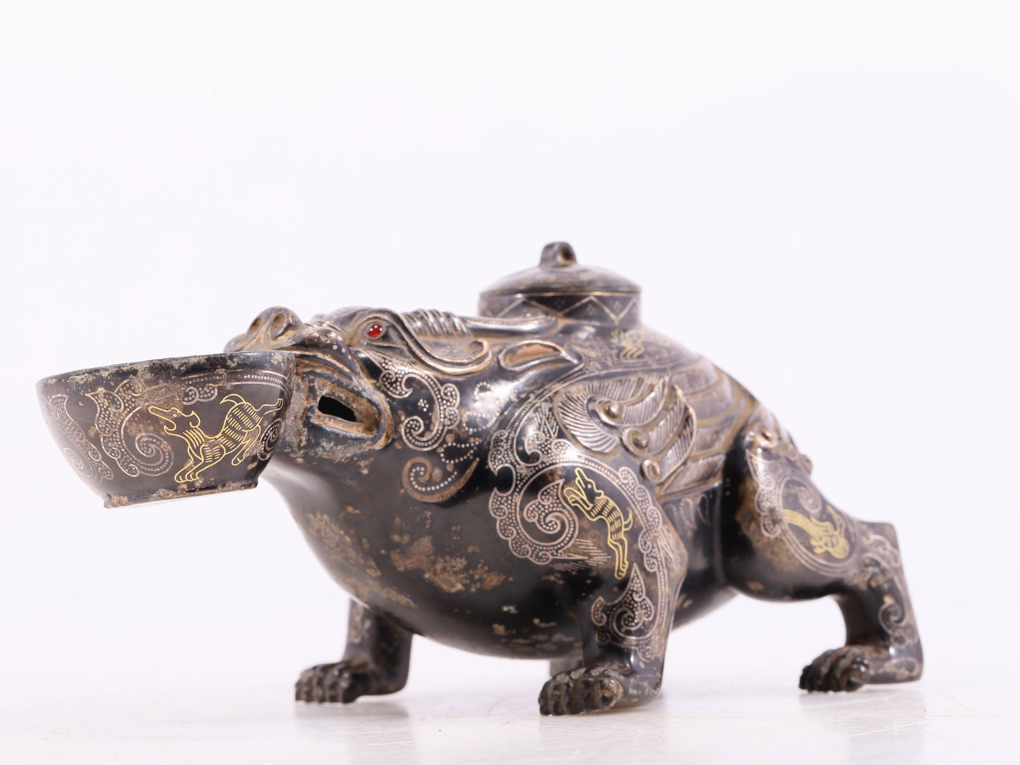 An exquisite bronze-embedded gold and silver auspicious animal-shaped jar