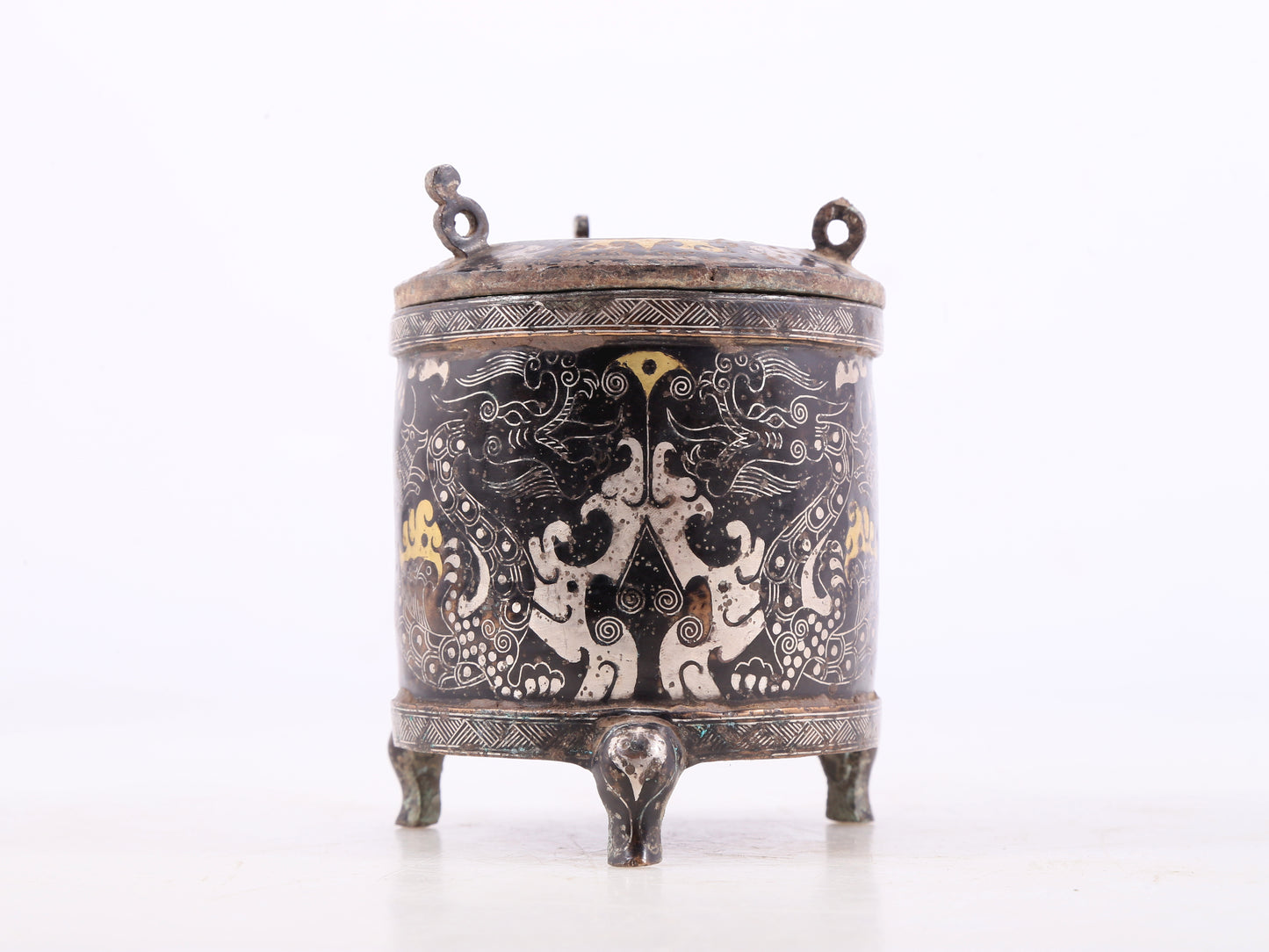 A pair of exquisite bronze inlaid gold and silver auspicious clouds and dragon pattern tripod jars with lids