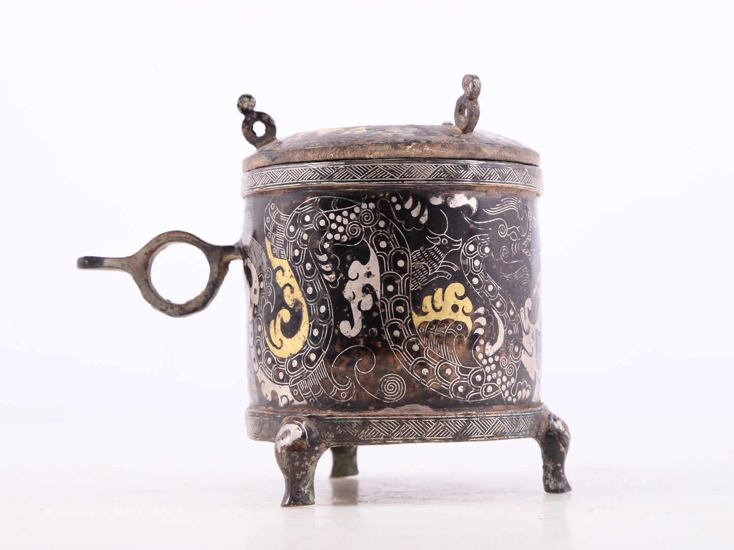 A pair of exquisite bronze inlaid gold and silver auspicious clouds and dragon pattern tripod jars with lids