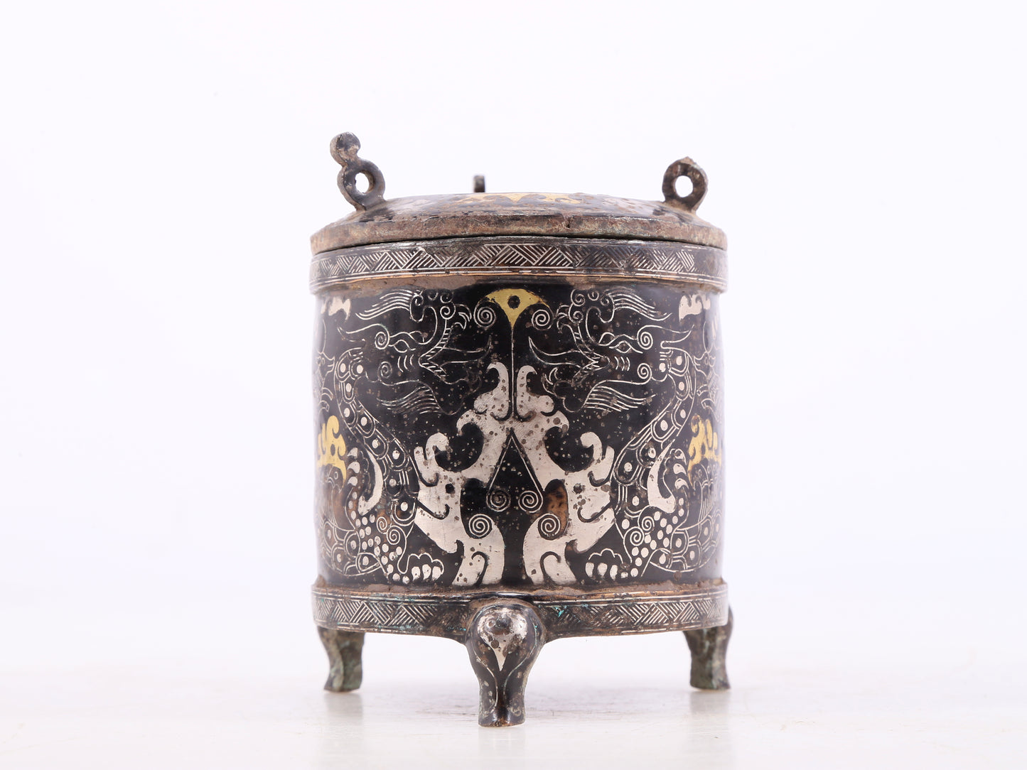 A pair of exquisite bronze inlaid gold and silver auspicious clouds and dragon pattern tripod jars with lids