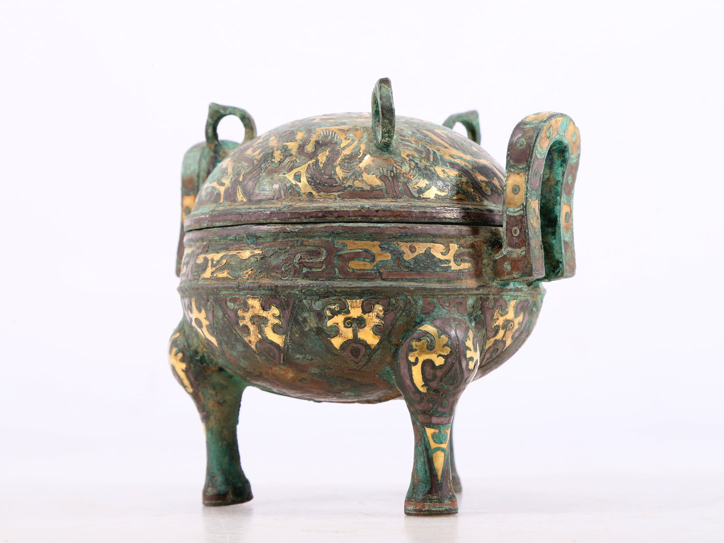 An exquisite bronze inlaid with gold and auspicious animal patterns with two ears and three legs with lid