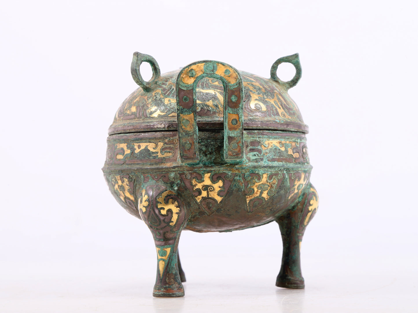 An exquisite bronze inlaid with gold and auspicious animal patterns with two ears and three legs with lid