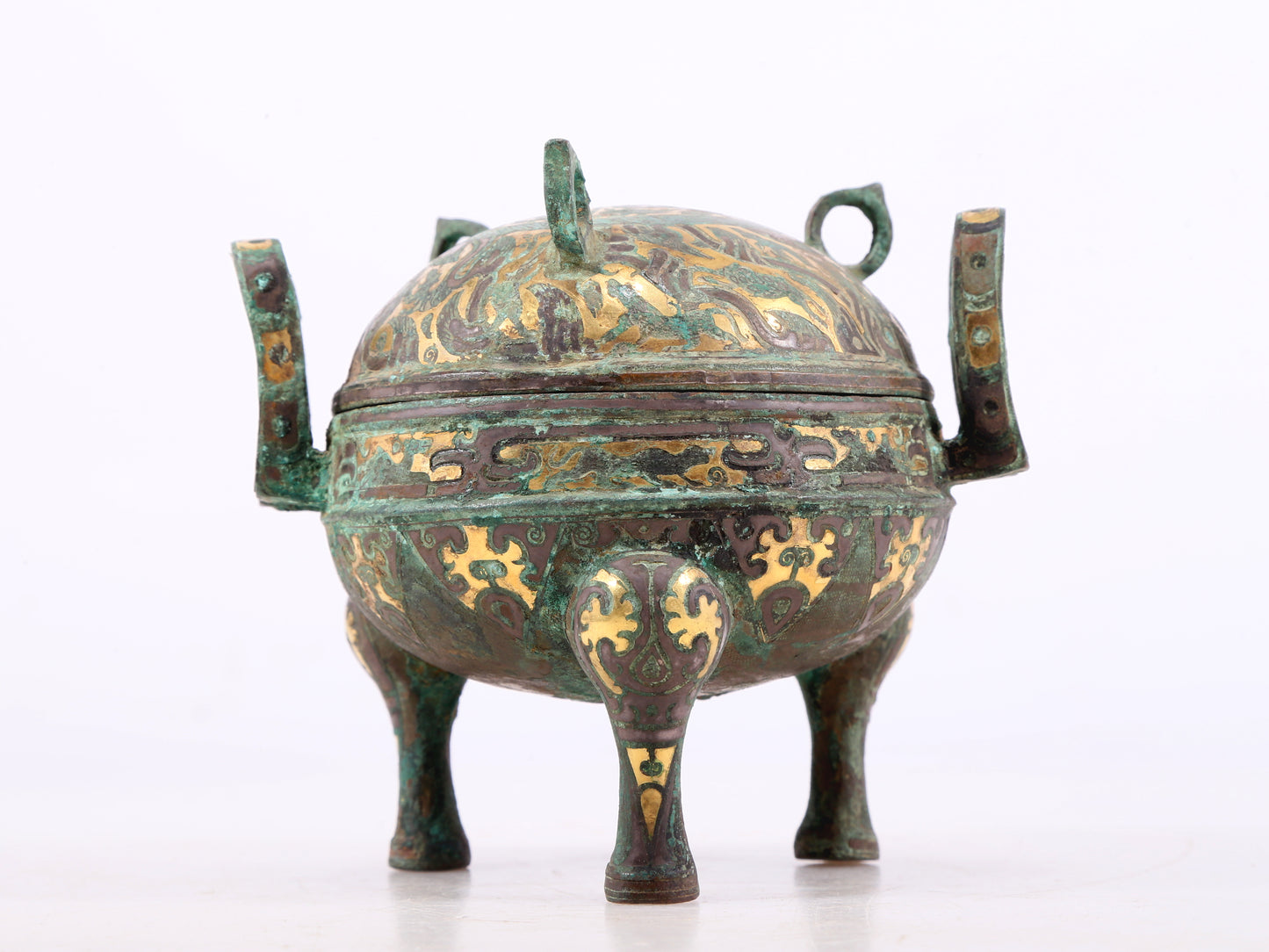 An exquisite bronze inlaid with gold and auspicious animal patterns with two ears and three legs with lid