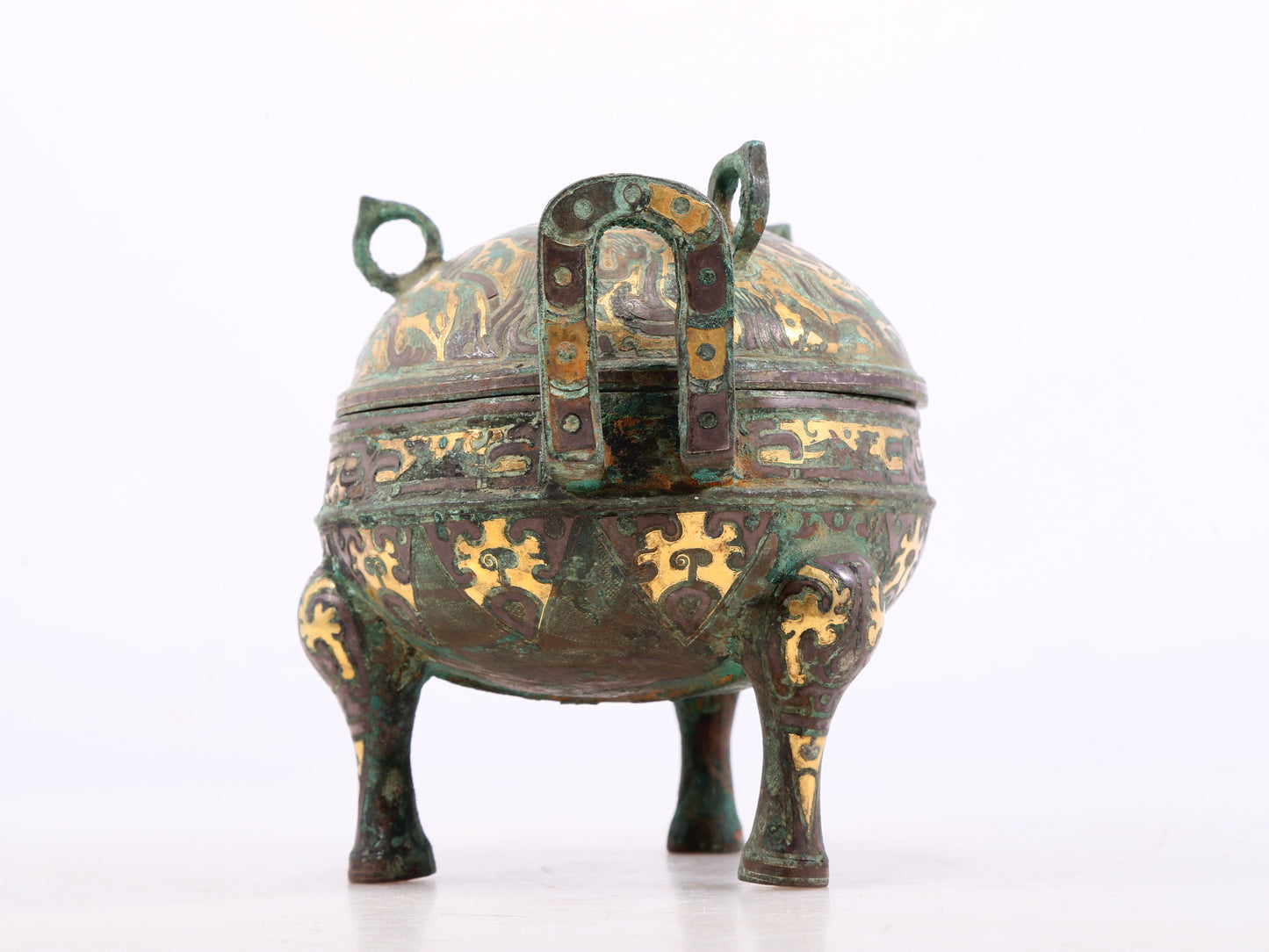 An exquisite bronze inlaid with gold and auspicious animal patterns with two ears and three legs with lid