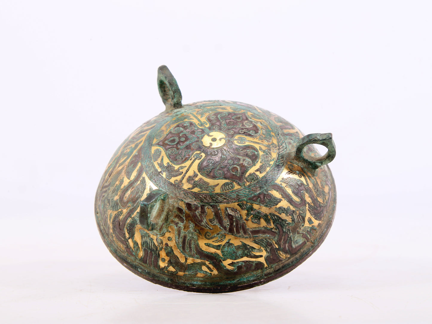 An exquisite bronze inlaid with gold and auspicious animal patterns with two ears and three legs with lid