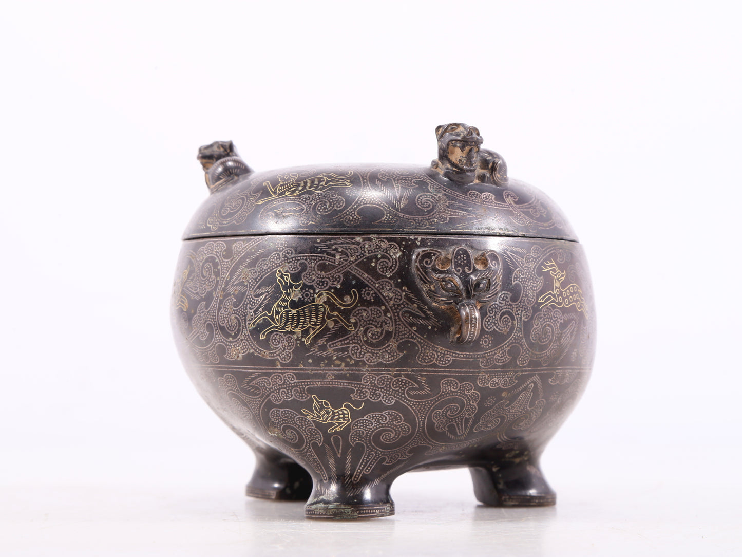 An exquisite bronze inlaid with gold and silver flowers and auspicious animal patterns amphorae and tripod jar with lid