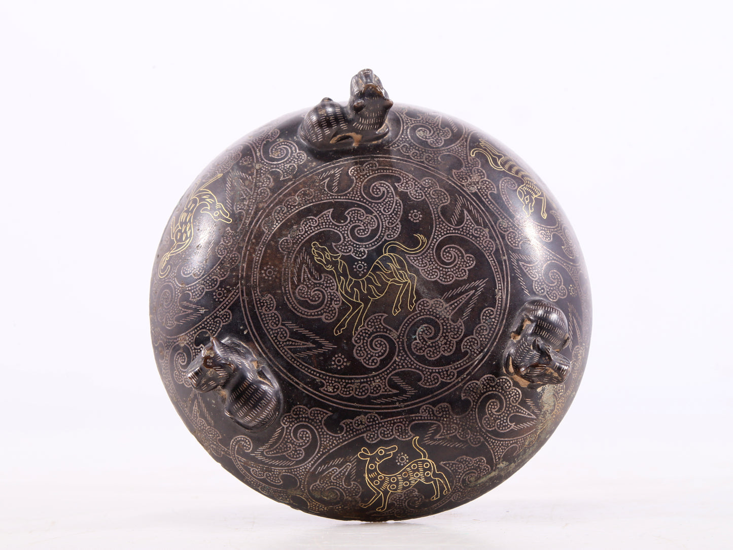 An exquisite bronze inlaid with gold and silver flowers and auspicious animal patterns amphorae and tripod jar with lid