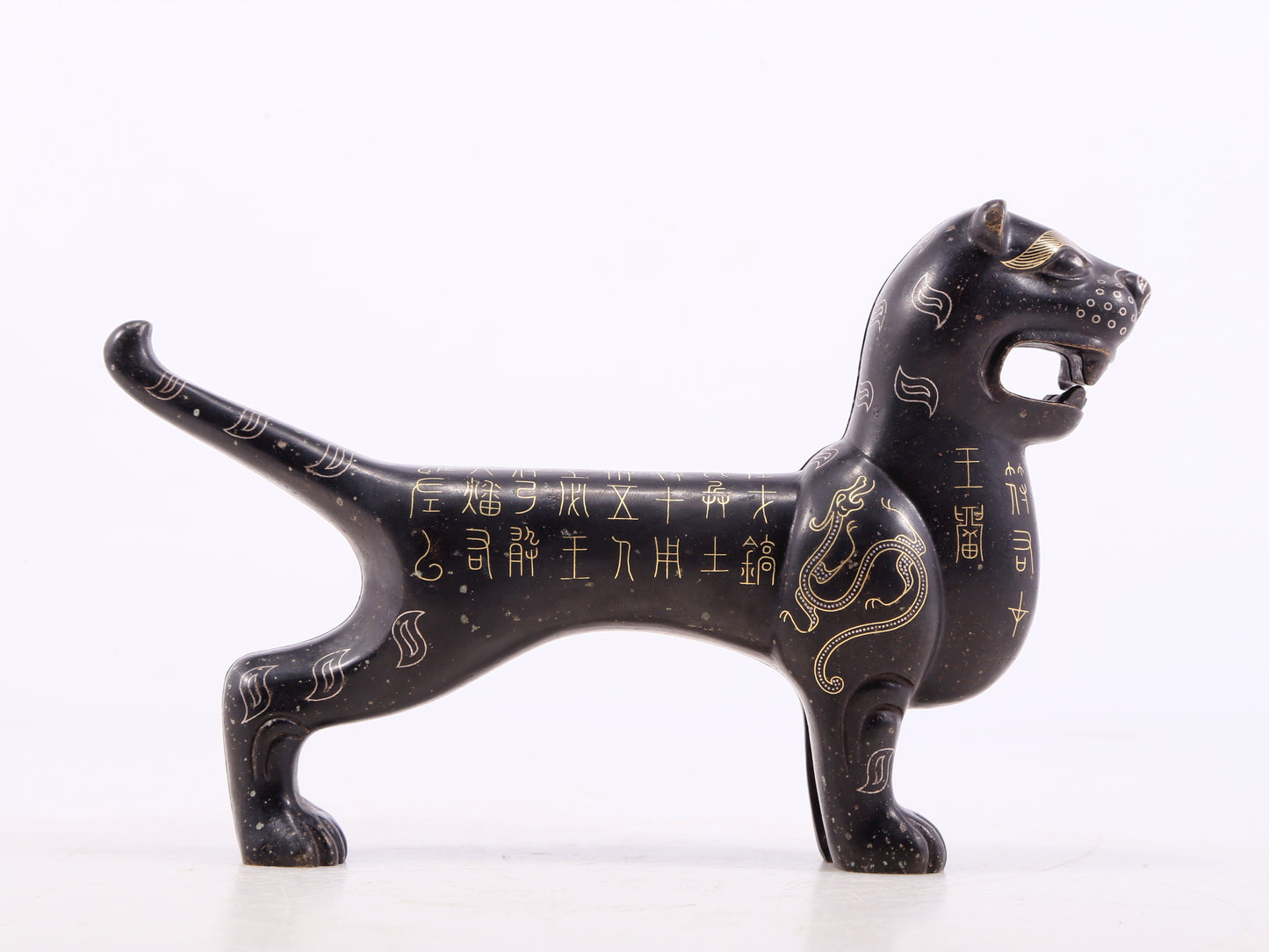 An exquisite bronze inlaid gold tiger charm