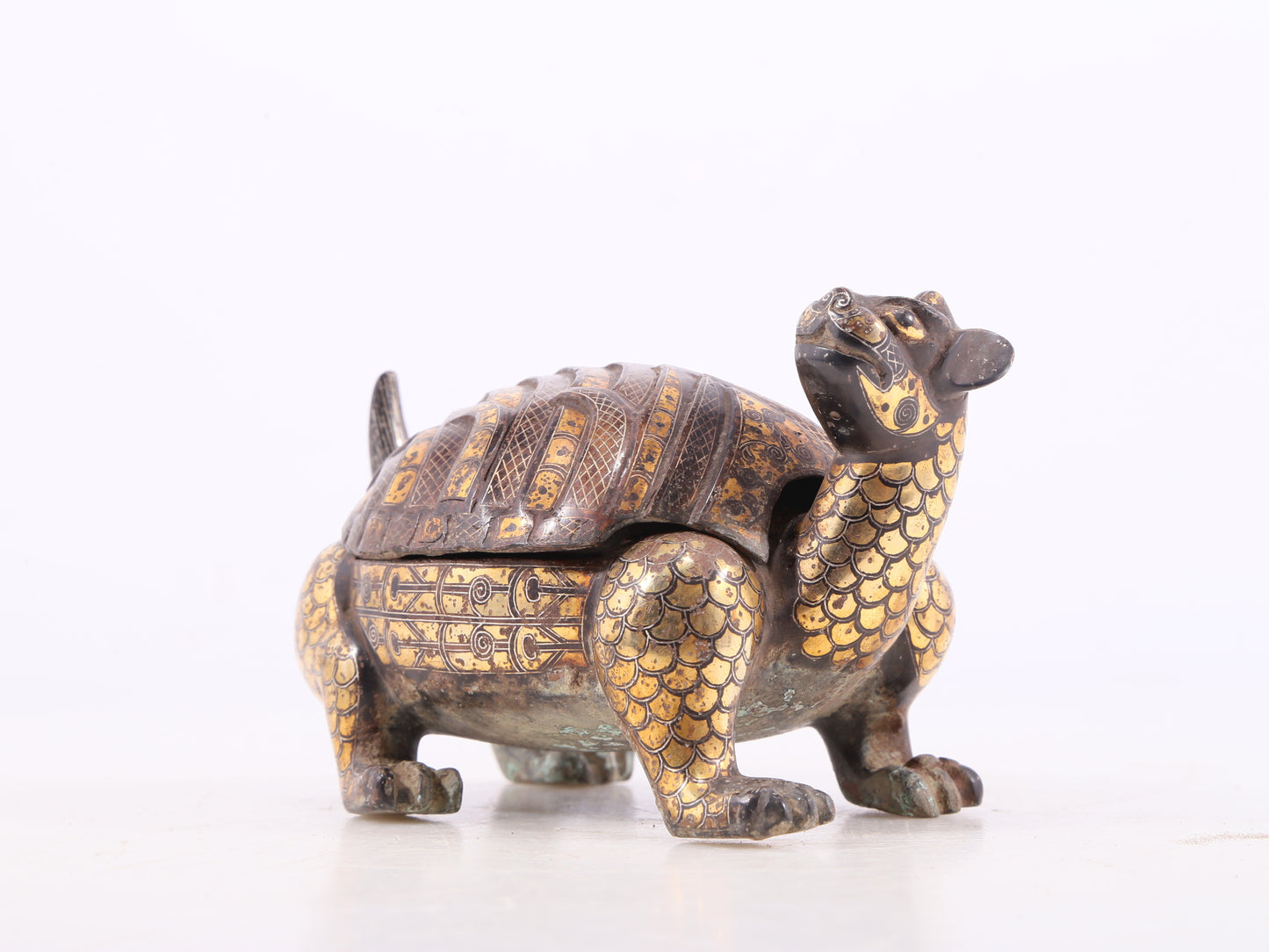 A pair of exquisite bronze-inlaid gold and silver auspicious animal boxes