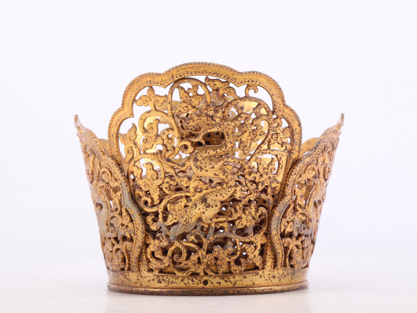 An exquisite gilt bronze hat with lotus and dragon patterns.