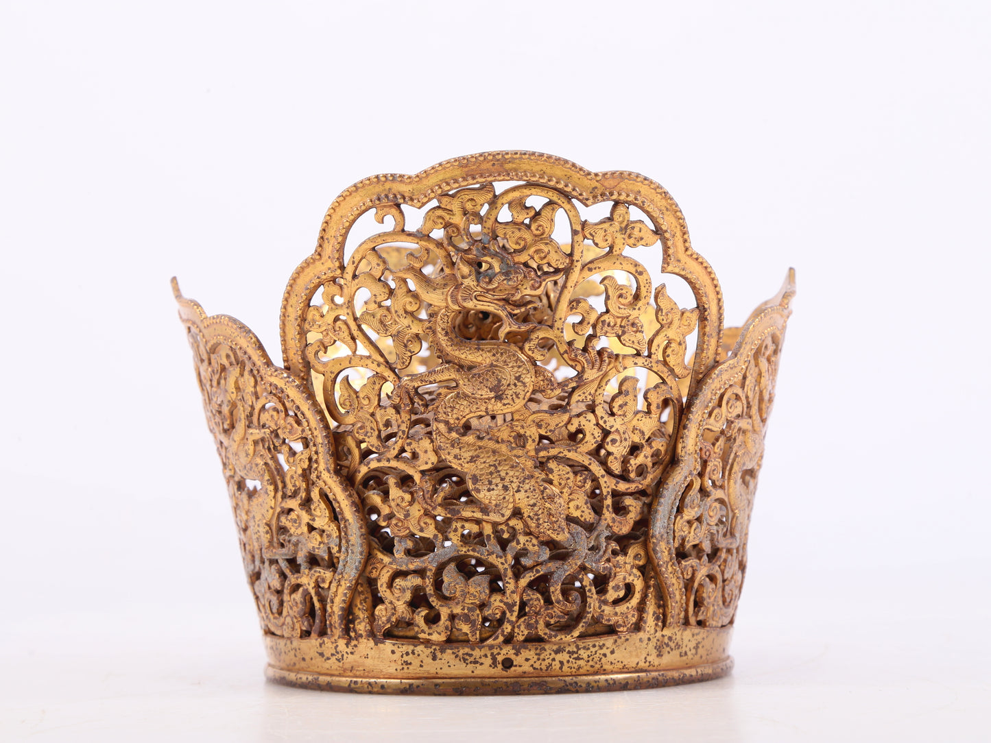 An exquisite gilt bronze hat with lotus and dragon patterns.