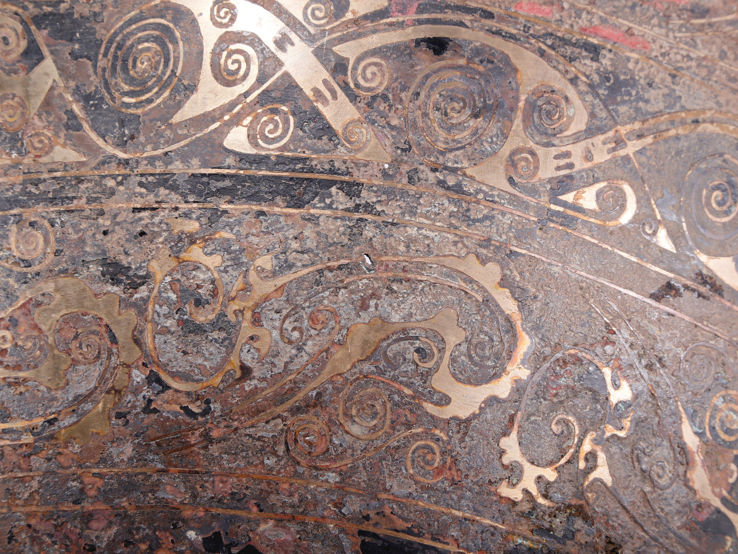 An exquisite bronze inlaid silver basin with floral patterns