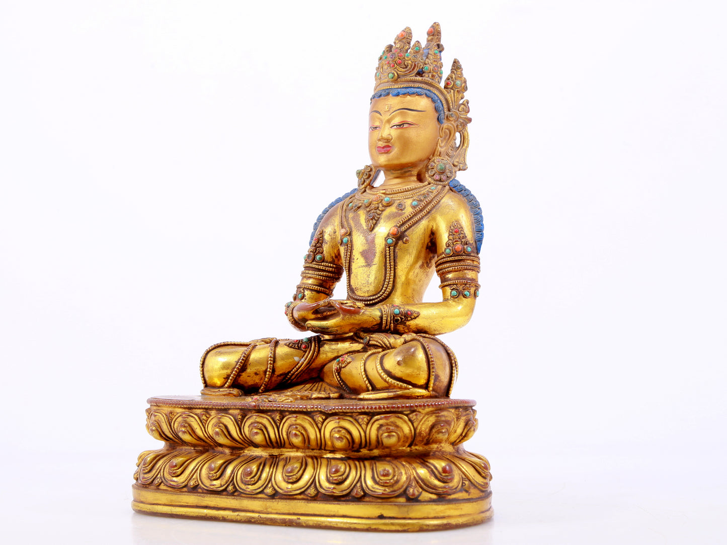 A gilt bronze statue of Amitayus Buddha inlaid with hundreds of treasures