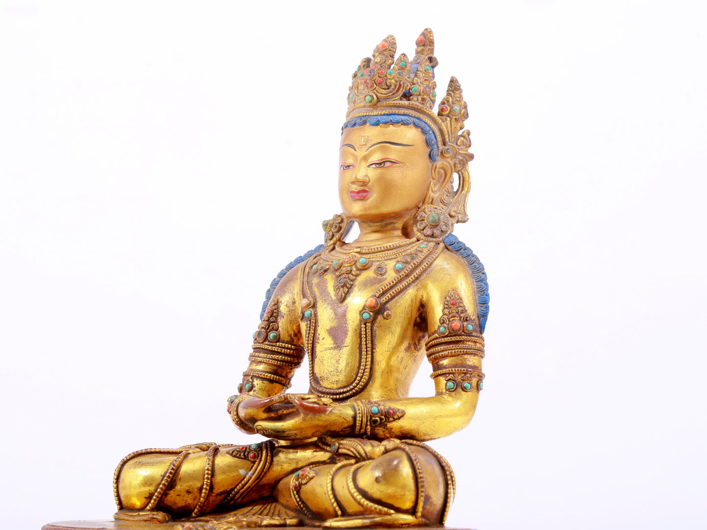 A gilt bronze statue of Amitayus Buddha inlaid with hundreds of treasures