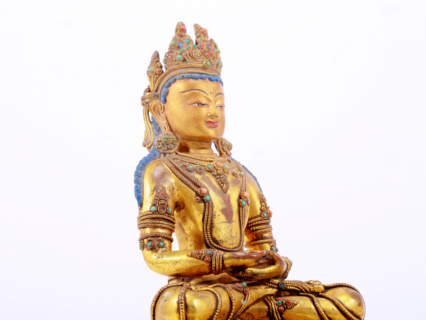 A gilt bronze statue of Amitayus Buddha inlaid with hundreds of treasures