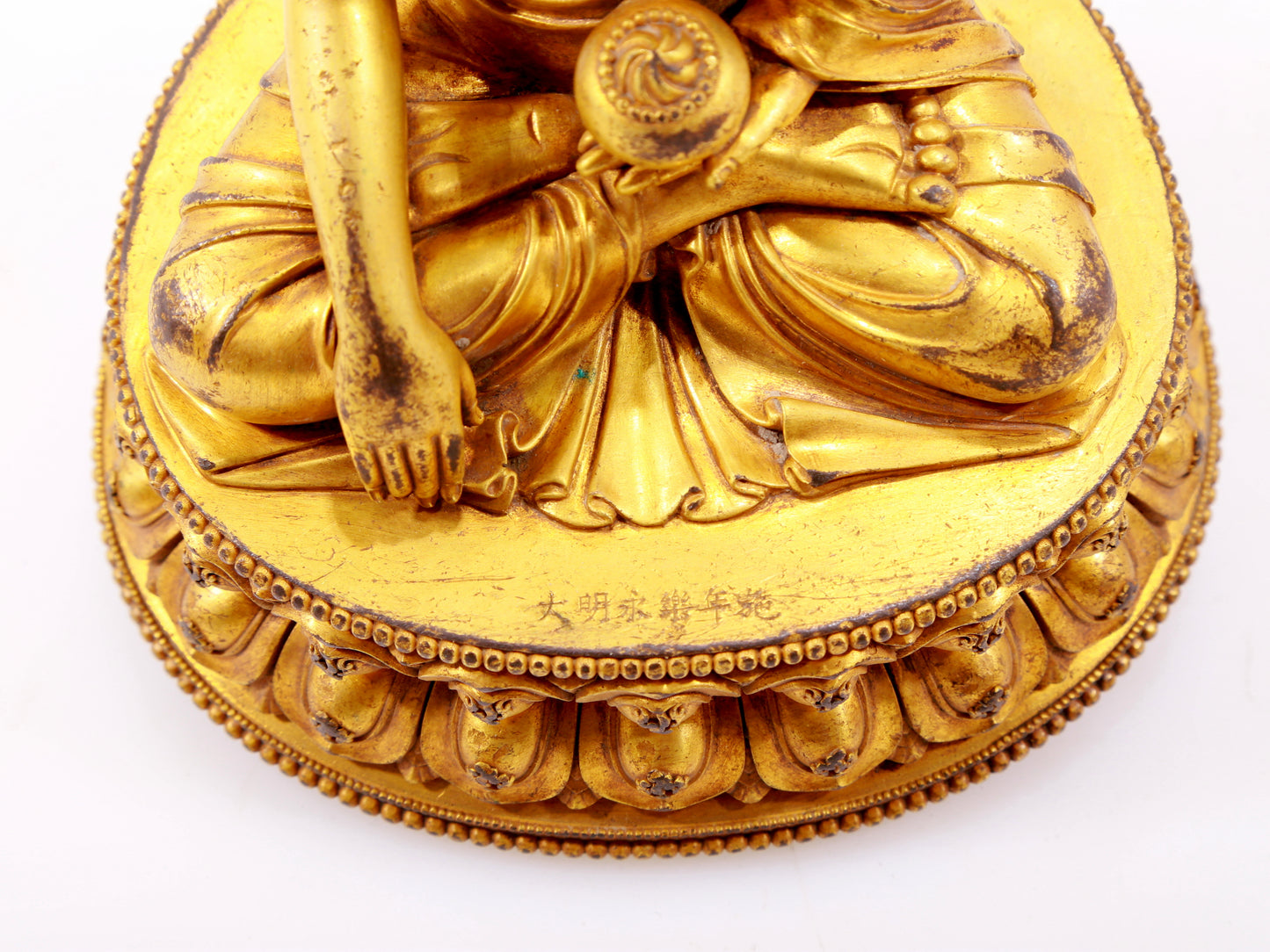 A majestic gilt bronze statue of Sakyamuni