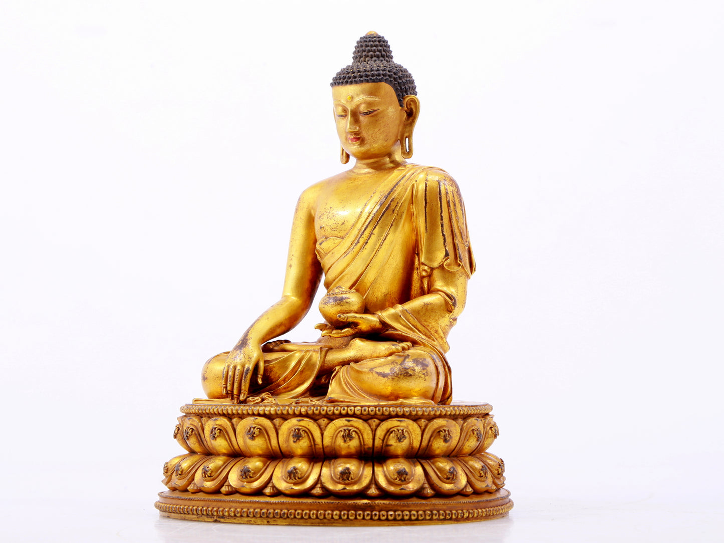 A majestic gilt bronze statue of Sakyamuni