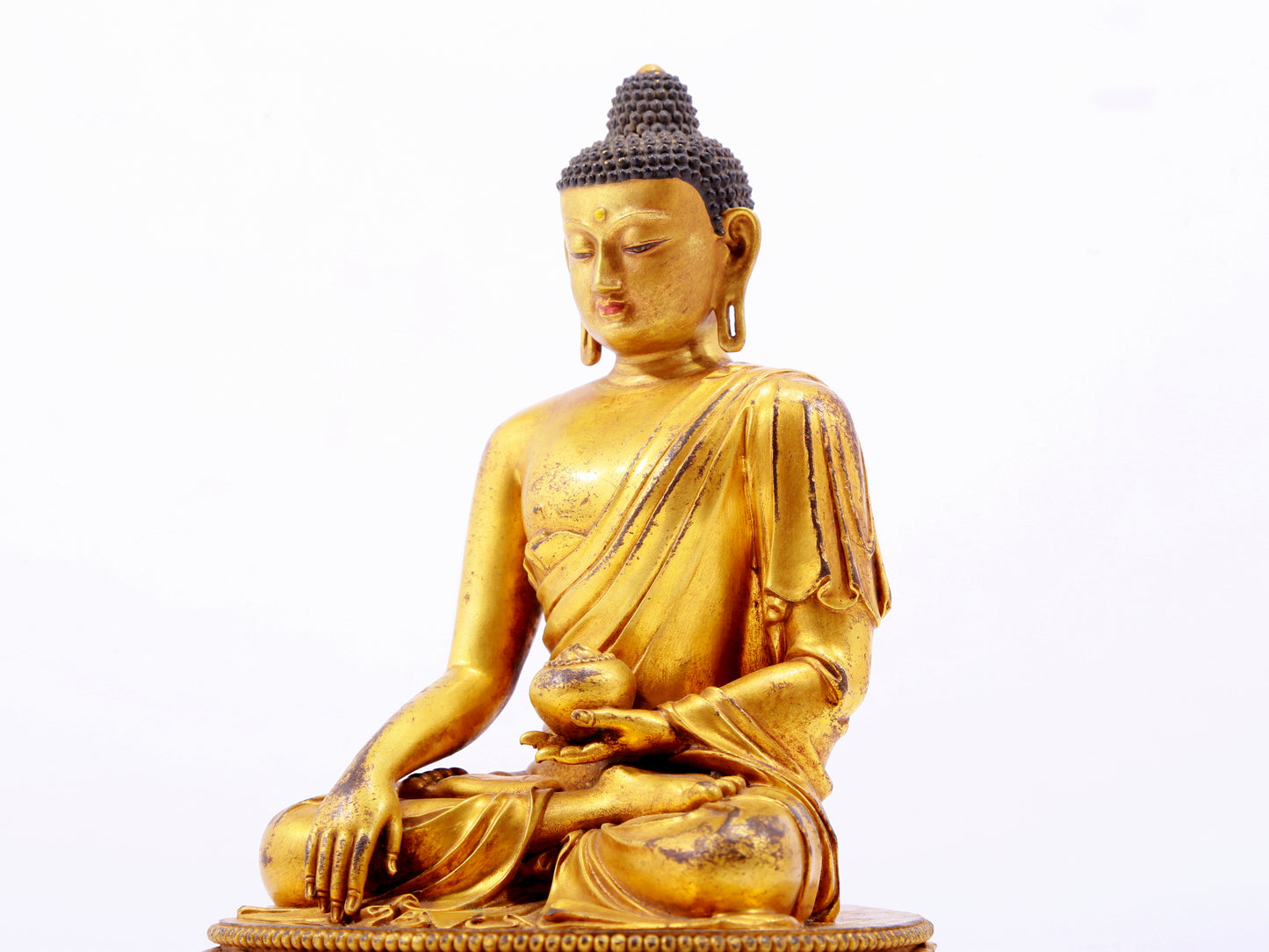 A majestic gilt bronze statue of Sakyamuni