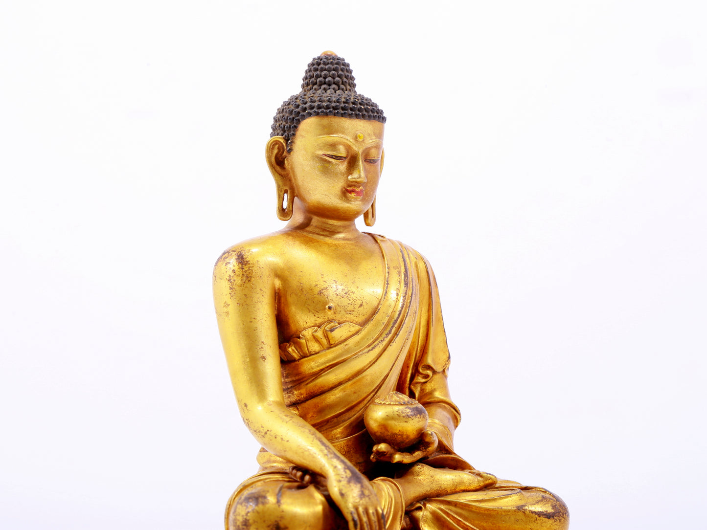 A majestic gilt bronze statue of Sakyamuni