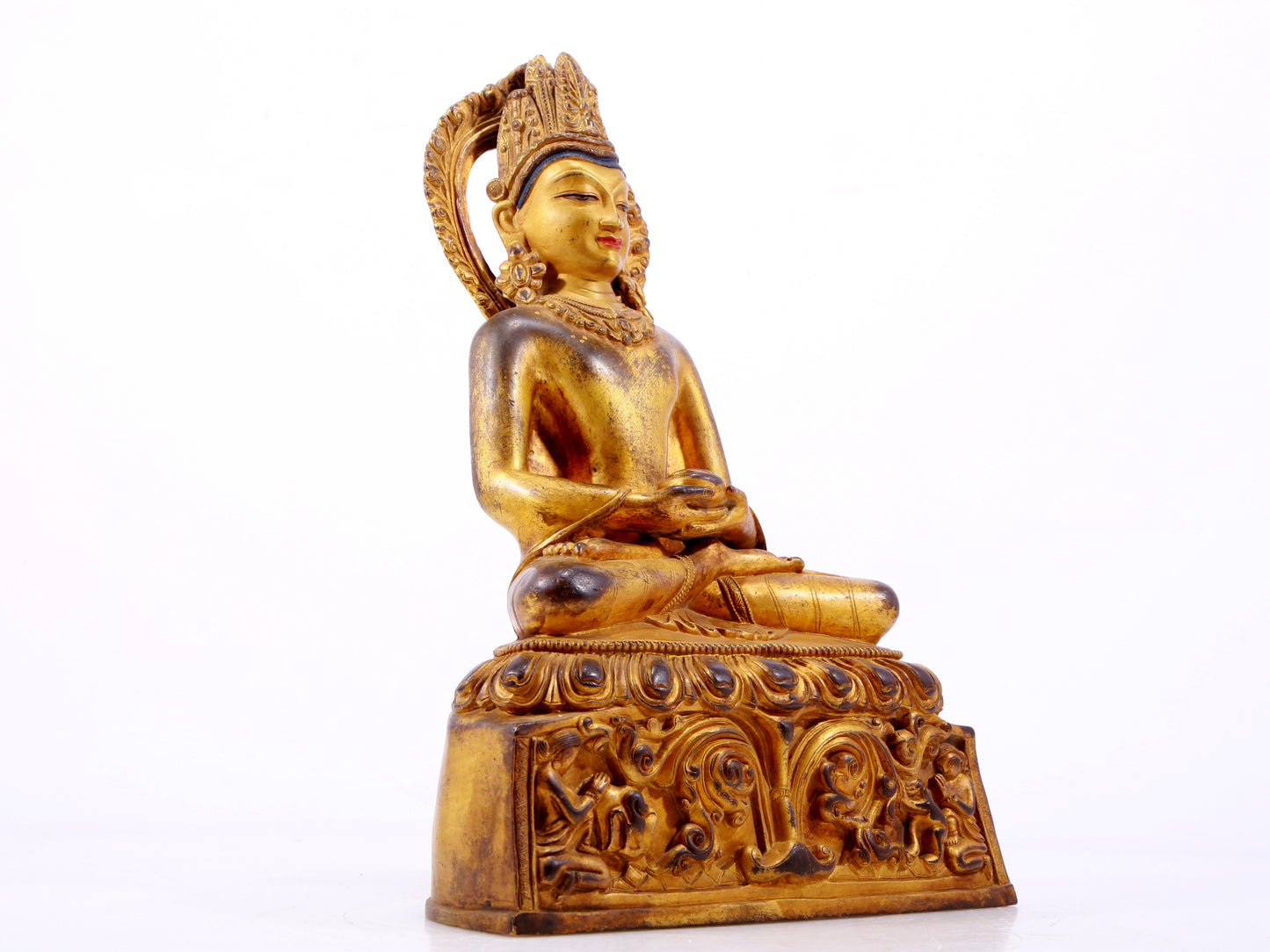 A solemn gilt bronze statue of Bodhisattva