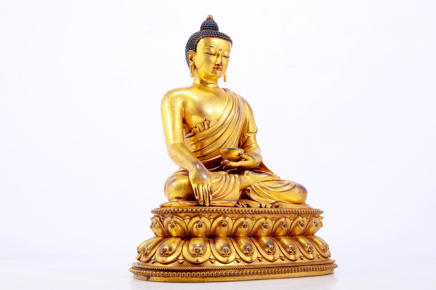 A majestic gilt bronze statue of Sakyamuni