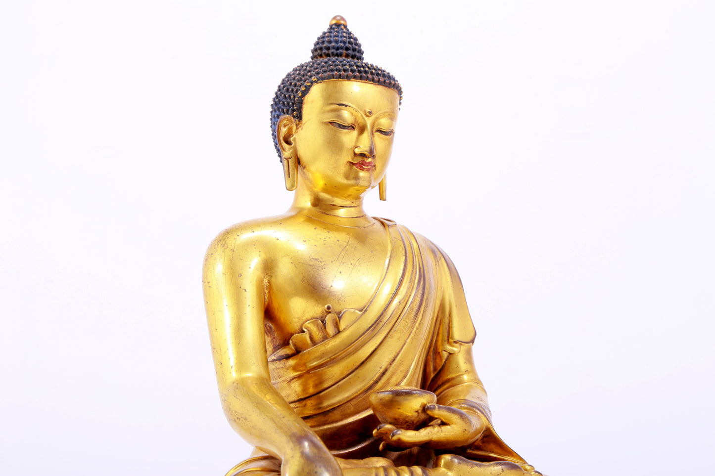 A majestic gilt bronze statue of Sakyamuni