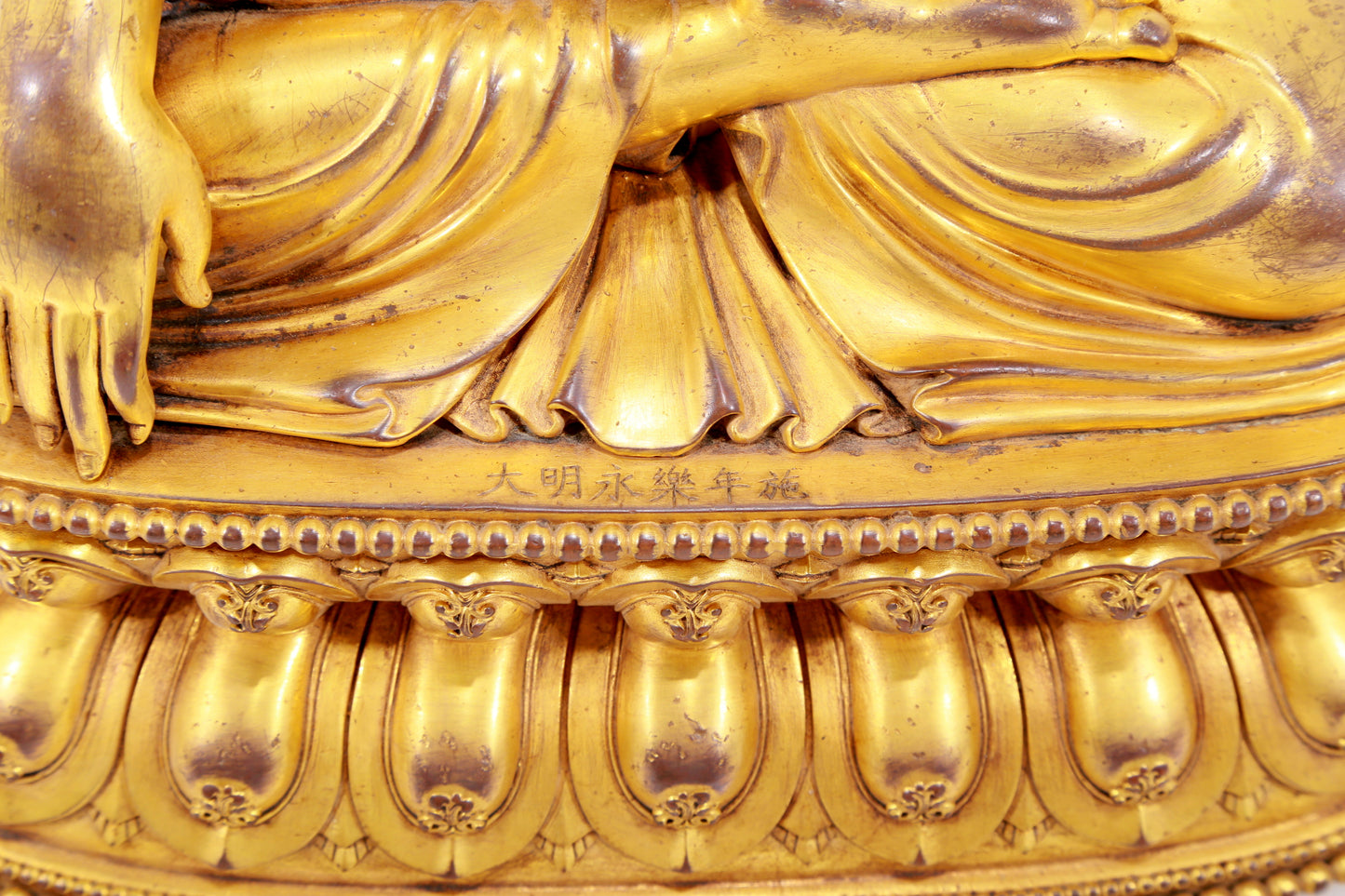 A majestic gilt bronze statue of Sakyamuni