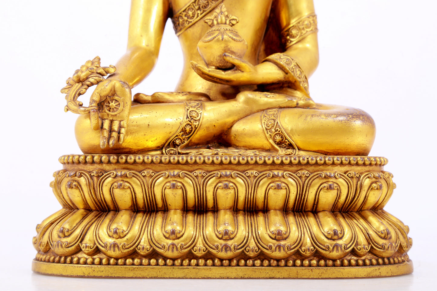 A majestic gilt bronze statue of Sakyamuni