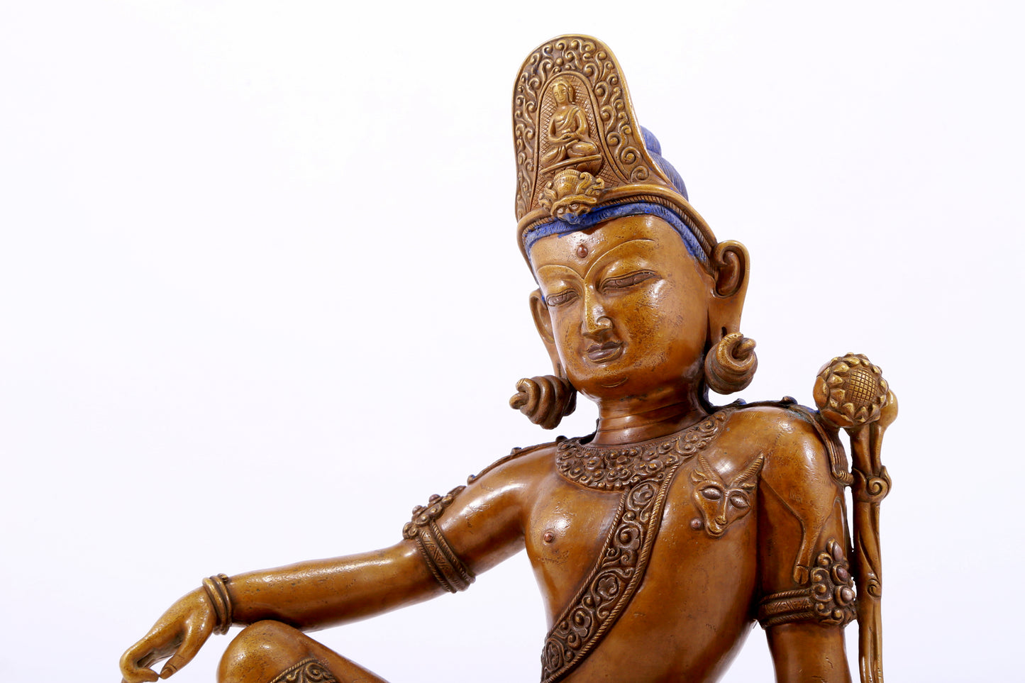 A majestic alloy copper statue of Guanyin