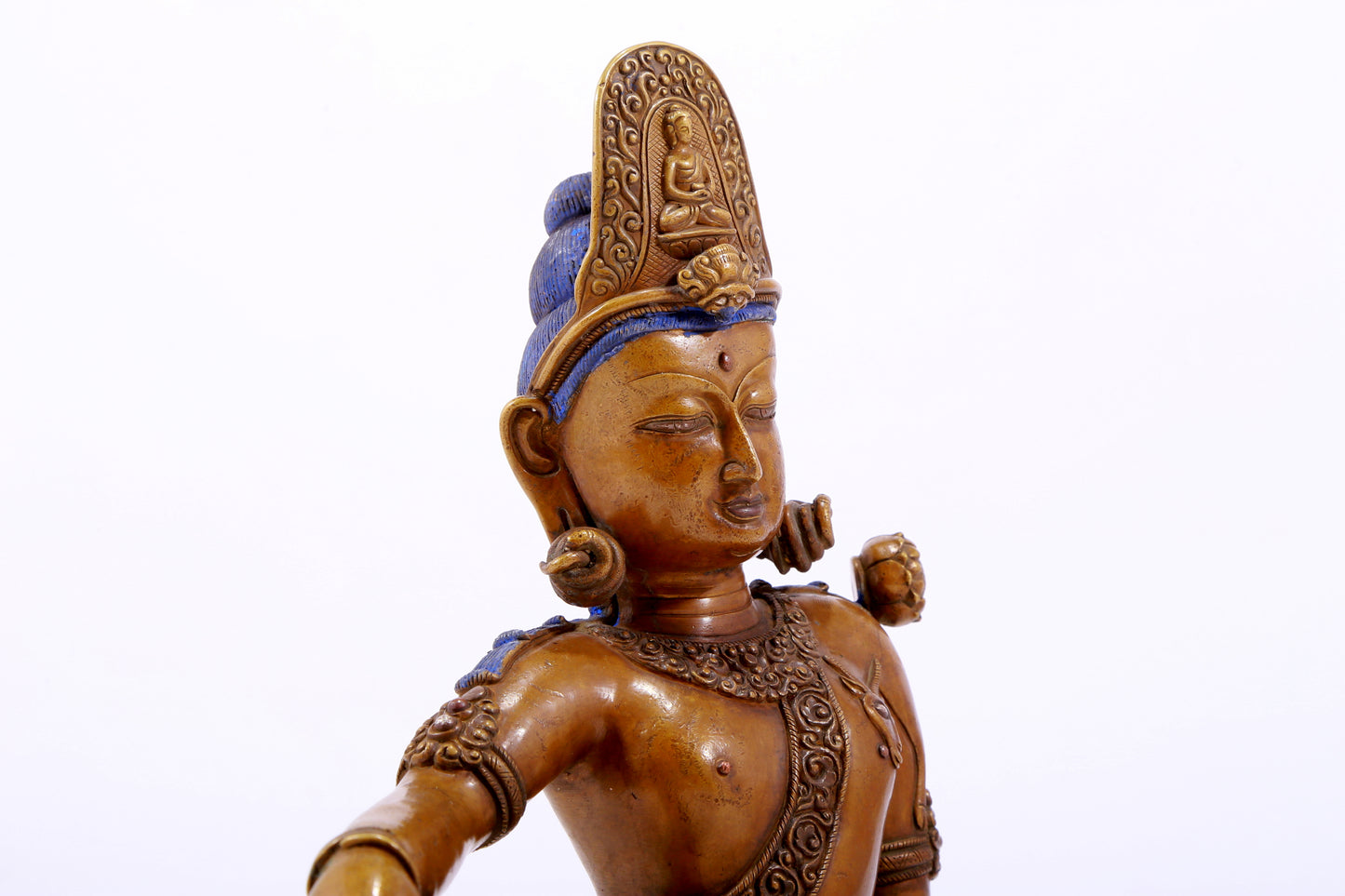 A majestic alloy copper statue of Guanyin