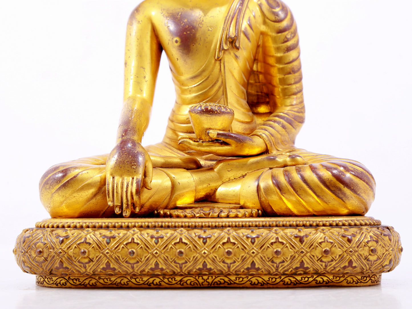 A majestic gilt bronze statue of Sakyamuni